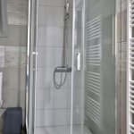 570694860